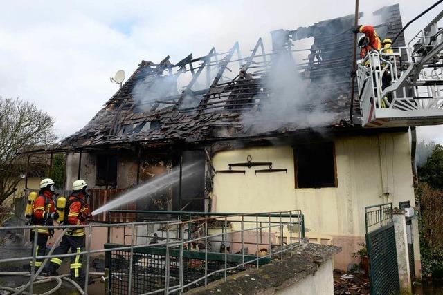 Wohnhaus in Hochstetten brennt vllig nieder