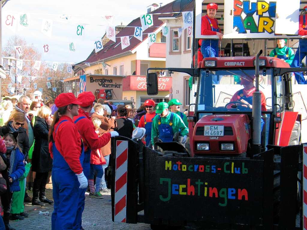 Umzug in Riegel: Der Motocrossclub aus Jechtingen lie Super Mario hochleben.