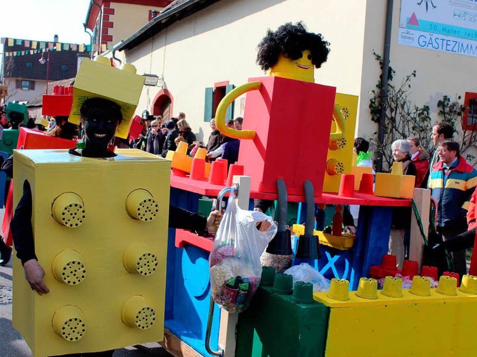 Eine weitere Gruppe war als Legosteine unterwegs  | Foto: Mario Schneberg