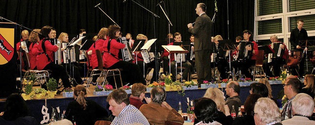 Viel Applaus erntete das Akkordeonorch...schingen fr ein mitreiendes Konzert.  | Foto: cremer