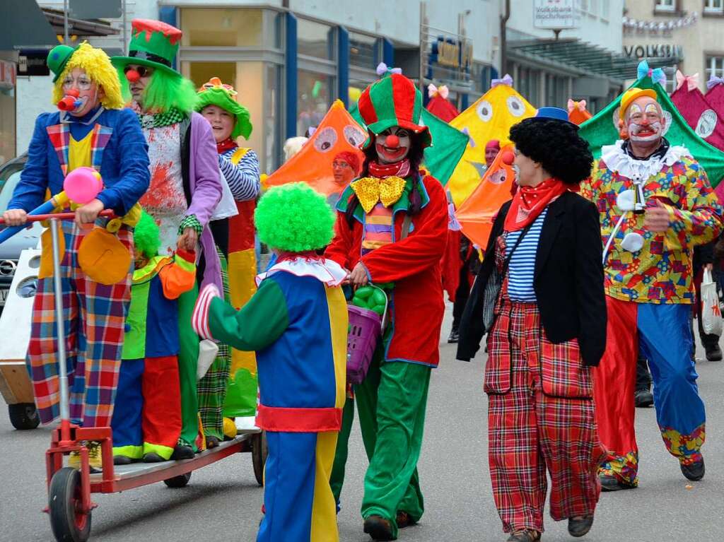 Viel Fantasie und Kreativitt bewiesen die nrrischen Gruppen beim Kinderumzug. Auch die Zuschauer hatten ihren Spa.