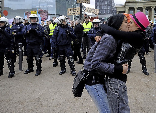 Sympathie fr den Bildungsplan &#8211; vor den Augen der Polizei   | Foto: dpa