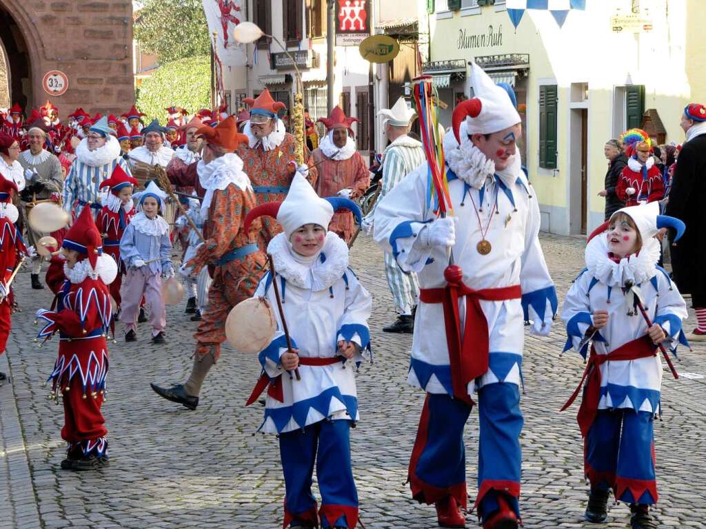 Fasnetsunndig in Endingen: Buntes Treiben beim großen Jokiliumzug am Nachmittag. Fasnetsunndig in Endingen: Buntes Treiben beim großen Jokiliumzug am Nachmittag.