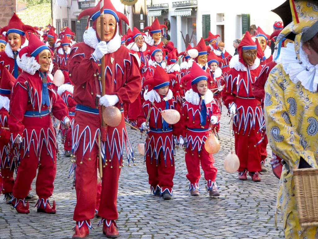 Fasnetsunndig in Endingen: Buntes Treiben beim großen Jokiliumzug am Nachmittag. Fasnetsunndig in Endingen: Buntes Treiben beim großen Jokiliumzug am Nachmittag.