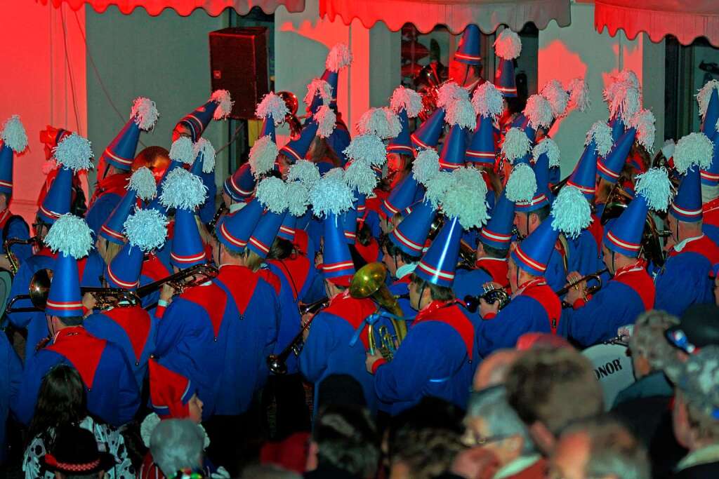 Fasnet-Proklamation durch den Oberjokili auf dem Endinger Marktplatz Fasnet-Proklamation durch den Oberjokili auf dem Endinger Marktplatz