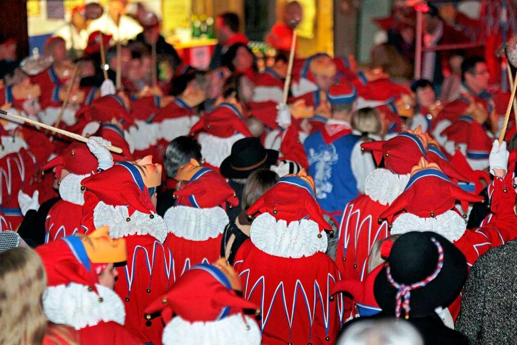 Fasnet-Proklamation durch den Oberjokili auf dem Endinger Marktplatz Fasnet-Proklamation durch den Oberjokili auf dem Endinger Marktplatz