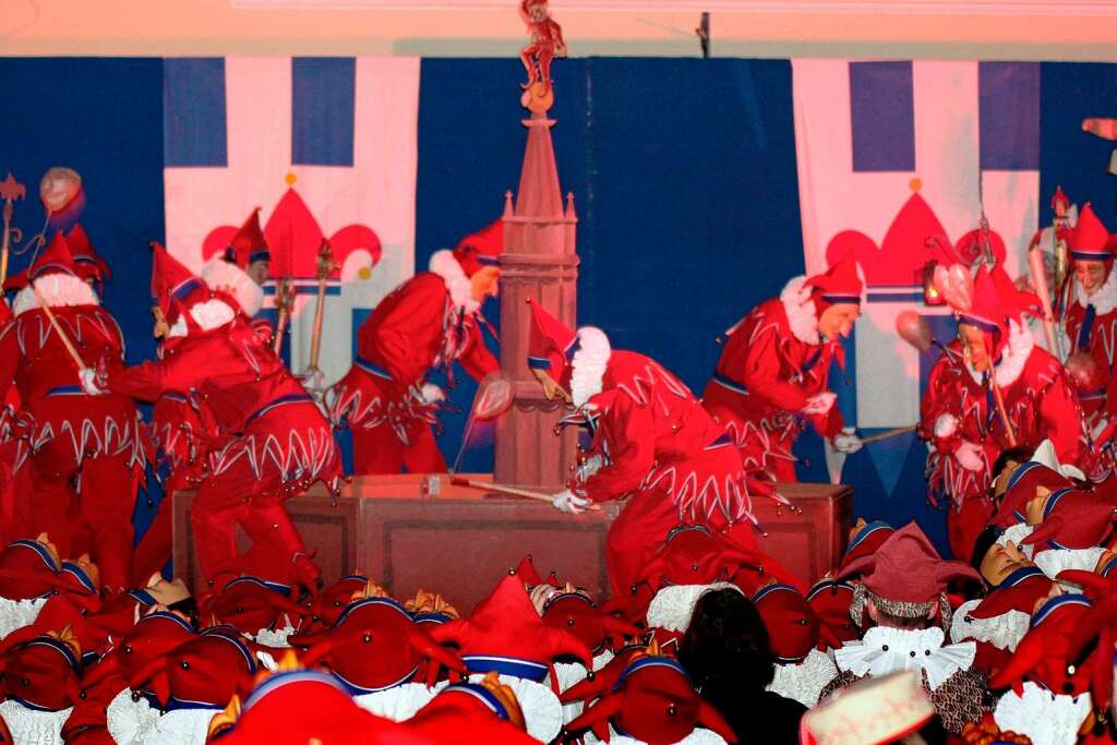 Fasnet-Proklamation durch den Oberjokili auf dem Endinger Marktplatz Fasnet-Proklamation durch den Oberjokili auf dem Endinger Marktplatz