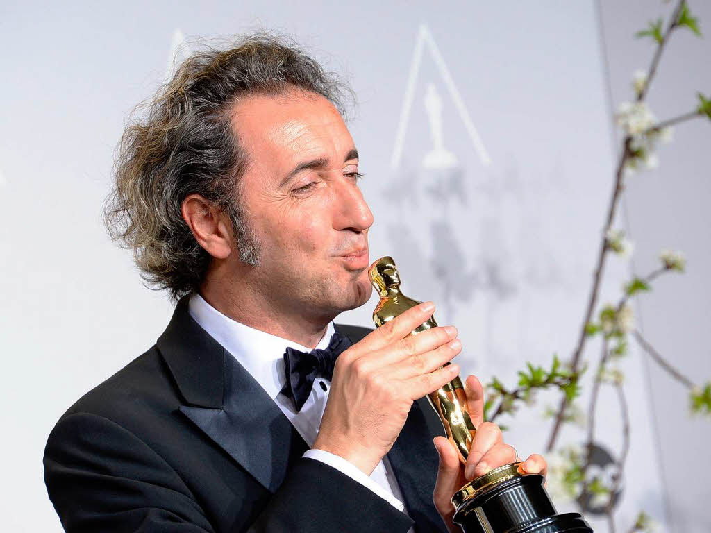 Der beste nicht-englischsprachige Film wurde „La Grande Bellezza“. Sein Regisseur Paolo Sorrentino hat den Oscar zum Knutschen gern.