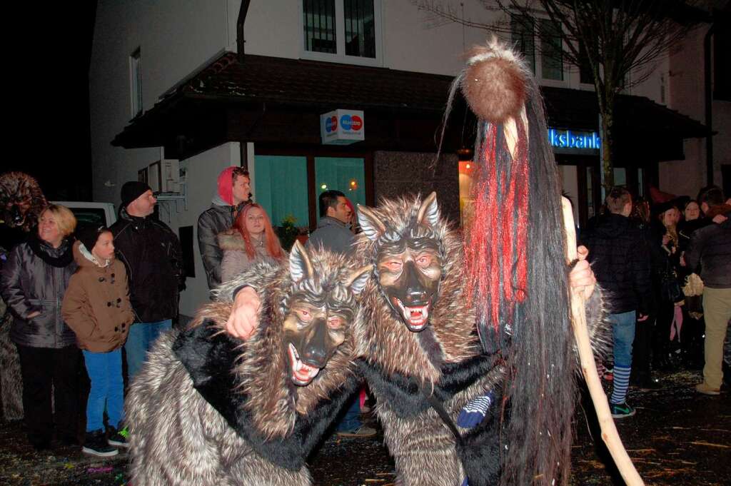 Die Leheneck Bestien aus Heuweiler beim Nachtumzug in Glottertal
