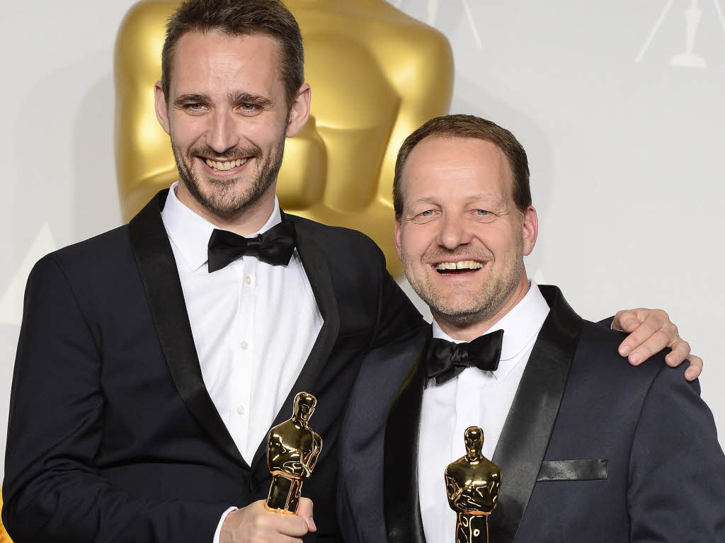 Der Oscar fr den besten Kurzfilm ging an die Regisseure Anders Walter  (links) und Kim Magnusson fr „Helium“.