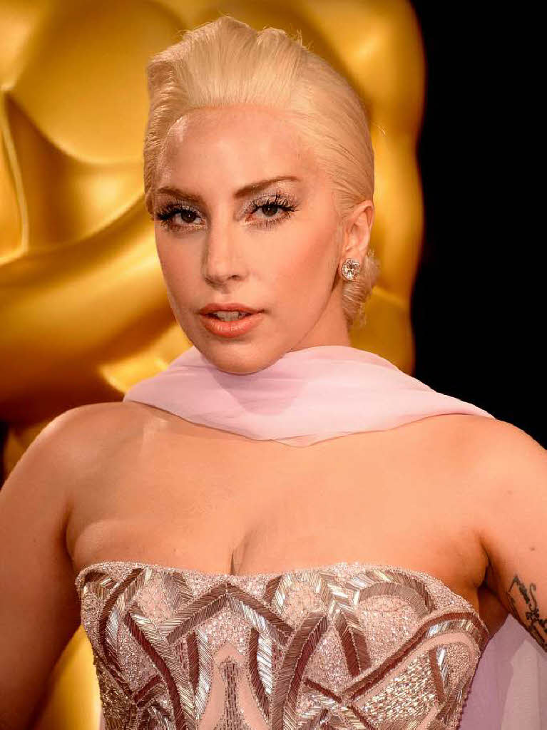 Stars und Sternchen, Glitzer und Glamour: Bei der Oscar-Verleihung zhlt ein gutes Outfit fast so viel wie eine gold schimmernde Trophe in der Hand.