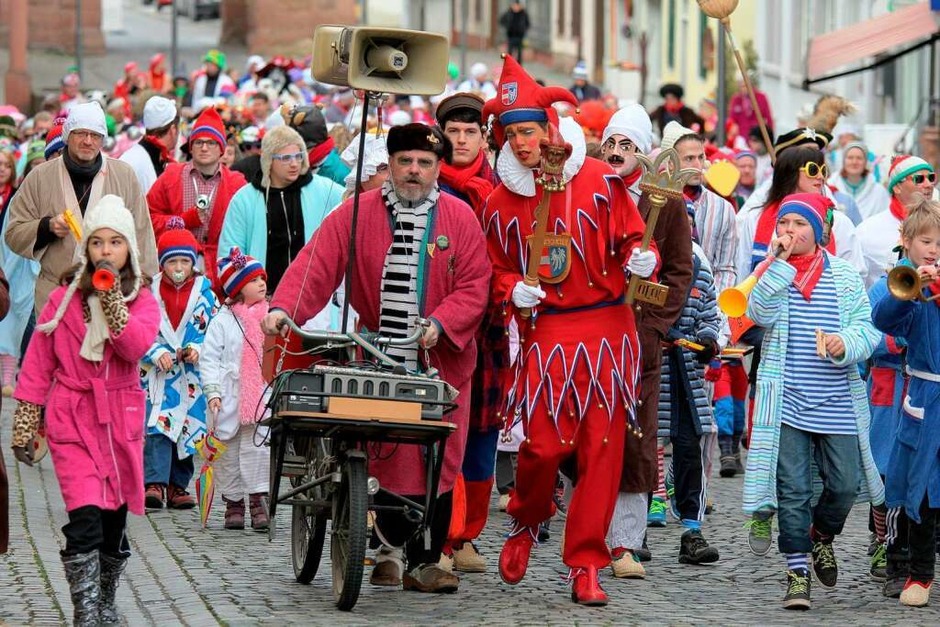 Wecken durch den Oberjokili und die Katzenmusik (Foto: Hans-Peter Ziesmer) Wecken durch den Oberjokili und die Katzenmusik (Foto: Hans-Peter Ziesmer)