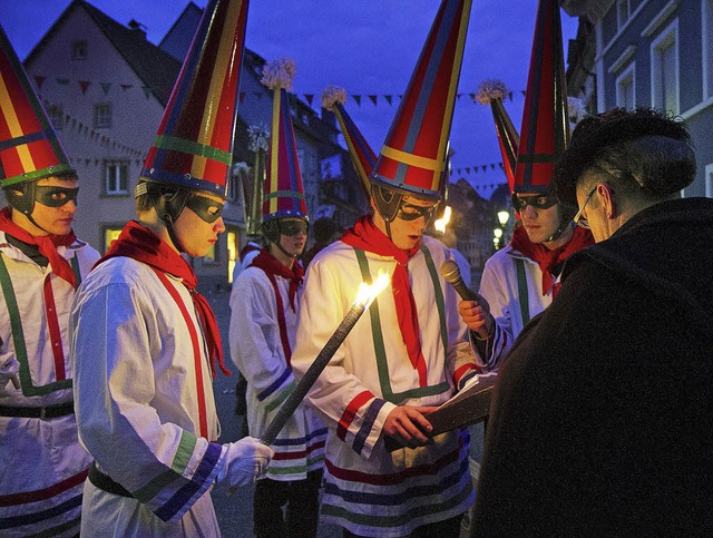 Taganrufer beim Verlesen der Fasnetstckle   | Foto: Daniel Fleig