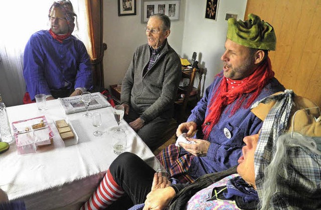 Odner Narre sind lustig und fidel: D...Brgermeister in eintrchtigem Gesang.  | Foto: Ulrike Derndinger