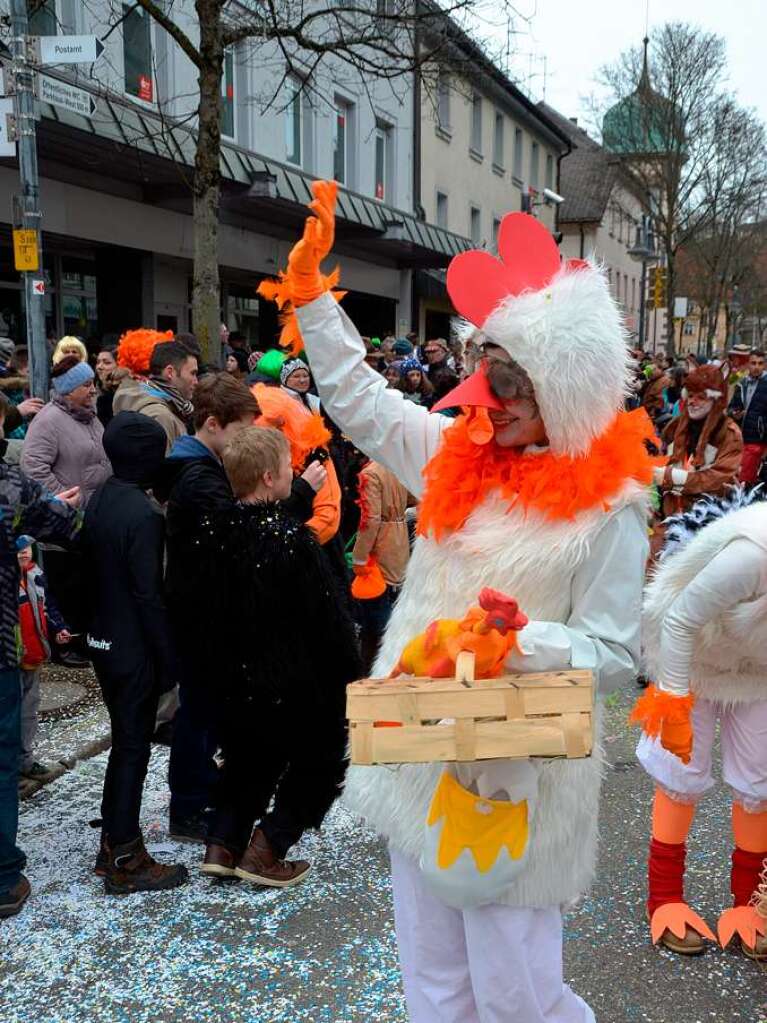 Umzug am Fasnetmendig in Neustadt; verrckte Hhner