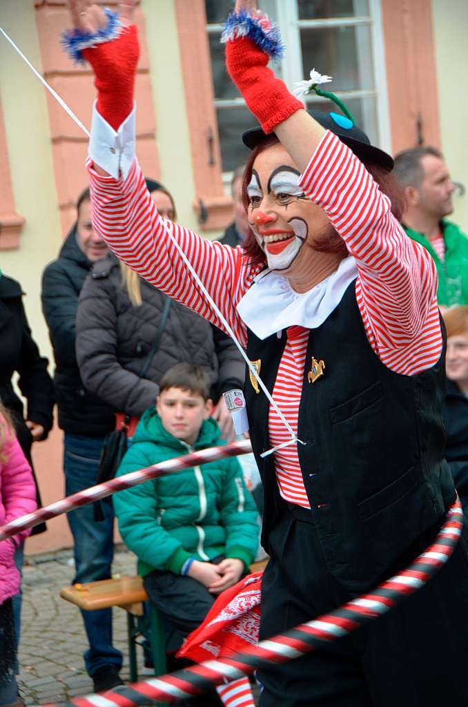Umzug in Endingen: Clown „Pio“ vom Zirkus Seniori