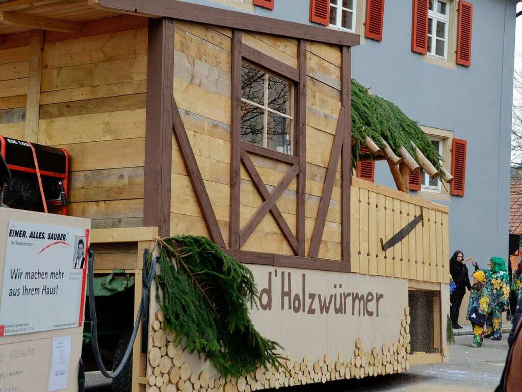 Zimmermnner haben den Wagen d’Holzwrmer gebaut.