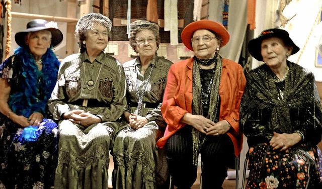 <Text>Seit 60 Jahren sind diese Damen ...Nicht auf dem Bild Maria Hall.</Text>   | Foto: Karla Scherer