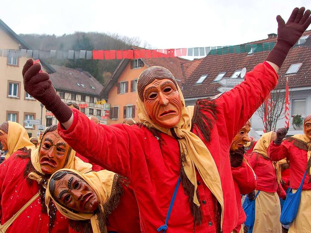 Ein bunter Lindwurm schlngelte sich durch Sthlingen.Eine groe Gruppe kam aus Oberdischingen.