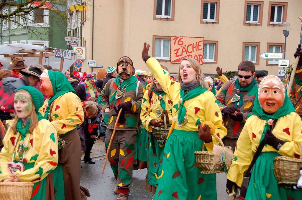 Bunter Lindwurm schlngelt sich durch Sthlingen!Die Eberfinger Waldltle sind in Fahrt!