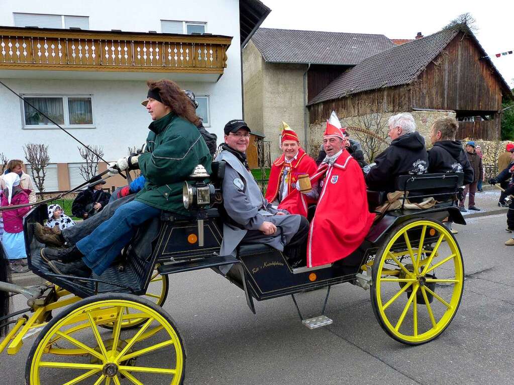 Umzug Reute: Manche mssen laufen, andere werden sogar in der Kutsch chauffiert!