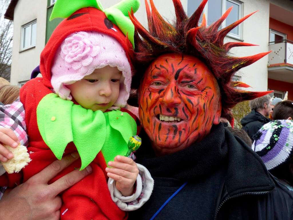 Umzug Reute: Keine Scheu hatte dieser Nachwuchsnarr