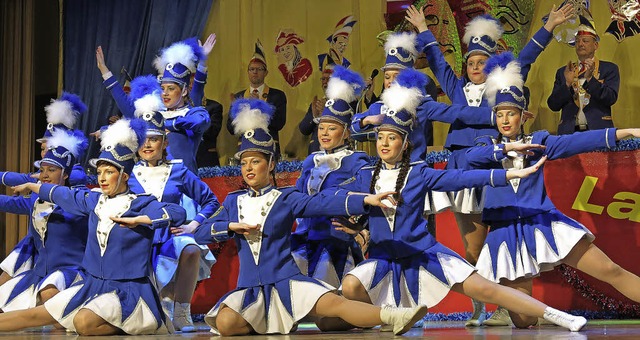 Die Damengarde bei ihrer Revue  | Foto: Georg Vo