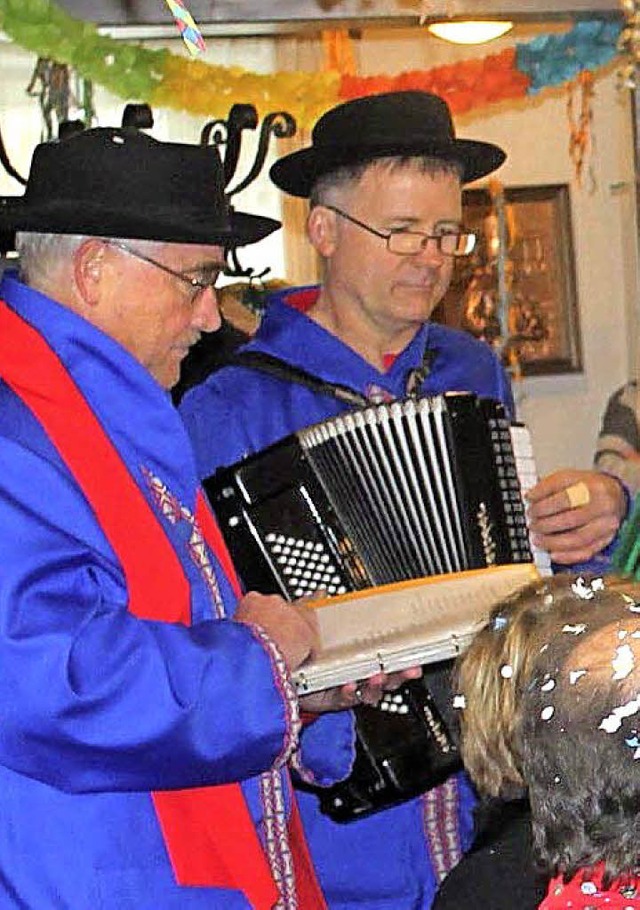 Musik und gute Laune: Zwei der Bnkelsnger   | Foto: Albert Greiner