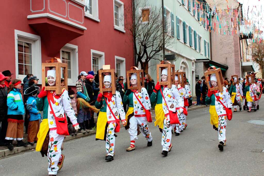 Halb Hex, halb Hansele und dann noch eine Laterne auf dem Kopf: Die Hexenfrauen boten wieder eine besondere Augenweide.