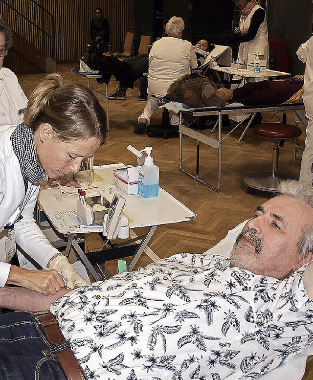 Klaus Minke spendete zum 66. Mal Blut.   | Foto: Schleer