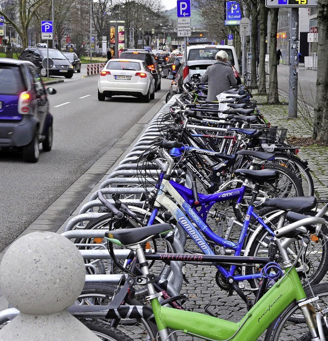 Auto- zu Fahrradparkpltzen  | Foto: Kunz