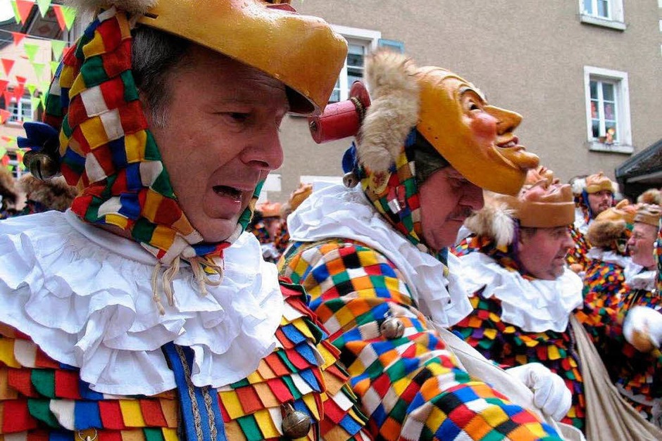 Fahr ufe, fahr abe, fahr Laufeburg zue. Fahr ufe, fahr abe, fahr Laufeburg zue.