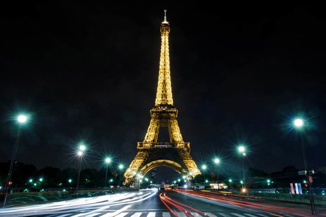 Das Wahrzeichen von Paris: Der Eiffelturm.  | Foto: AFP