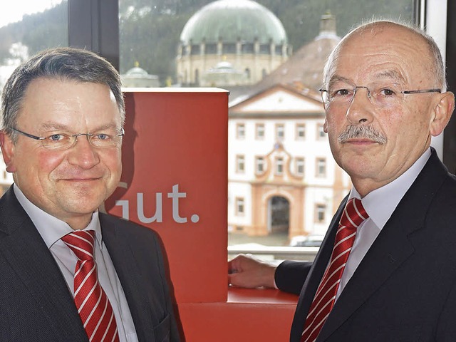 Der Sparkassenvorstand: Herbert Schupp...zender, rechts) und Gerhard Behringer.  | Foto: Sebastian Barthmes
