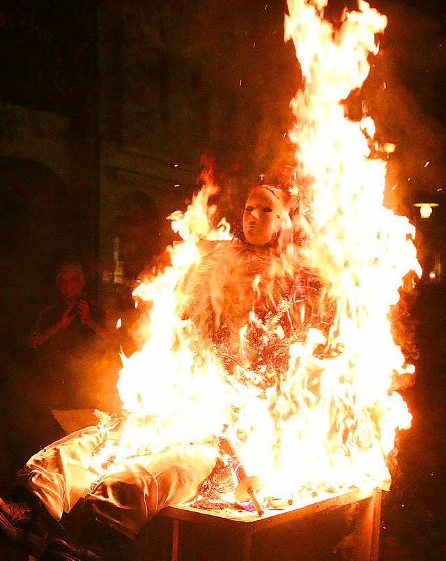 &#8230; spter geht er dann lichterloh in Flammen auf.   | Foto: Hans-Jrgen Hege