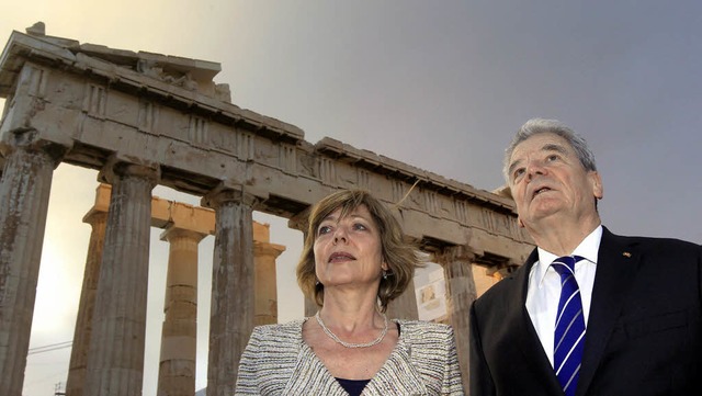 Bundesprsident Joachim Gauck besucht ...), in Ligiades erinnert ein<ppp></ppp>  | Foto: dpa/ekathimerini