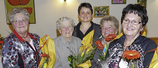 Blumen fr langjhriges Engagement  im...,  Hildegard Hiss und Hermine Sexauer.  | Foto: Christel Hlter-hassler