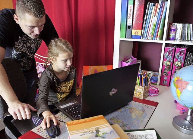 Besser mit Begleitung:Gerade am Anfan... sein, wenn Kinder ins Internet gehen.  | Foto: Silvia Marks (dpa/tmn)