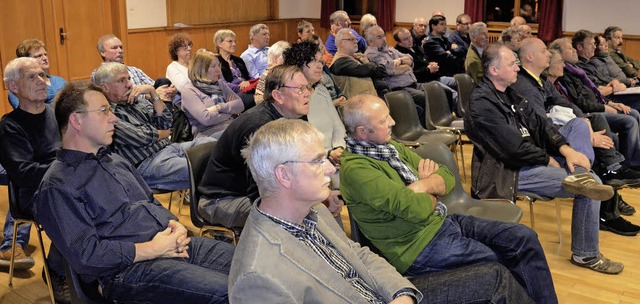 Rathaussanierung oder Neubau eines Dor...Bttcher die Mglichkeiten berichten.   | Foto: schopferer