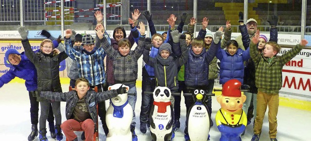 Eisprinzen und Eisprinzessinnen  in der Freiburger Eishalle.   | Foto: privat