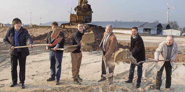 Spatenstich fr das knftige Humuswerk...um im Industriegebiet von Herbolzheim.  | Foto: Michael haberer