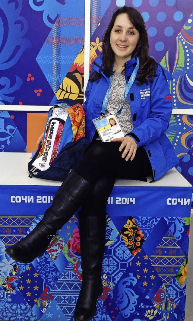 Katharina Schiller mit Presseausweis u... nach der Ankunft bei den Paralympics   | Foto: Privat
