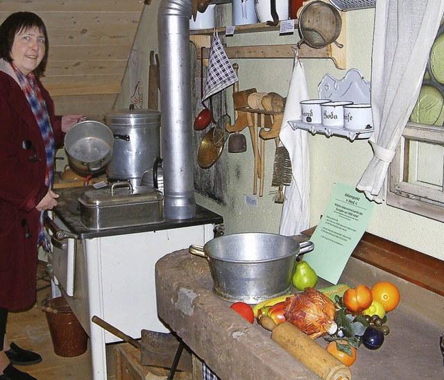 Kochen wie damals: Museumsleiterin Ull...e in der Zeit zwischen 1930 und 1950.   | Foto: R. Frey (2)/Privat