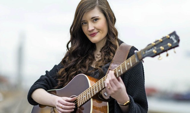 Ihre Lieder haben alle ein Singer-/Songwriter-Feeling: Madeline Juno   | Foto: dpa