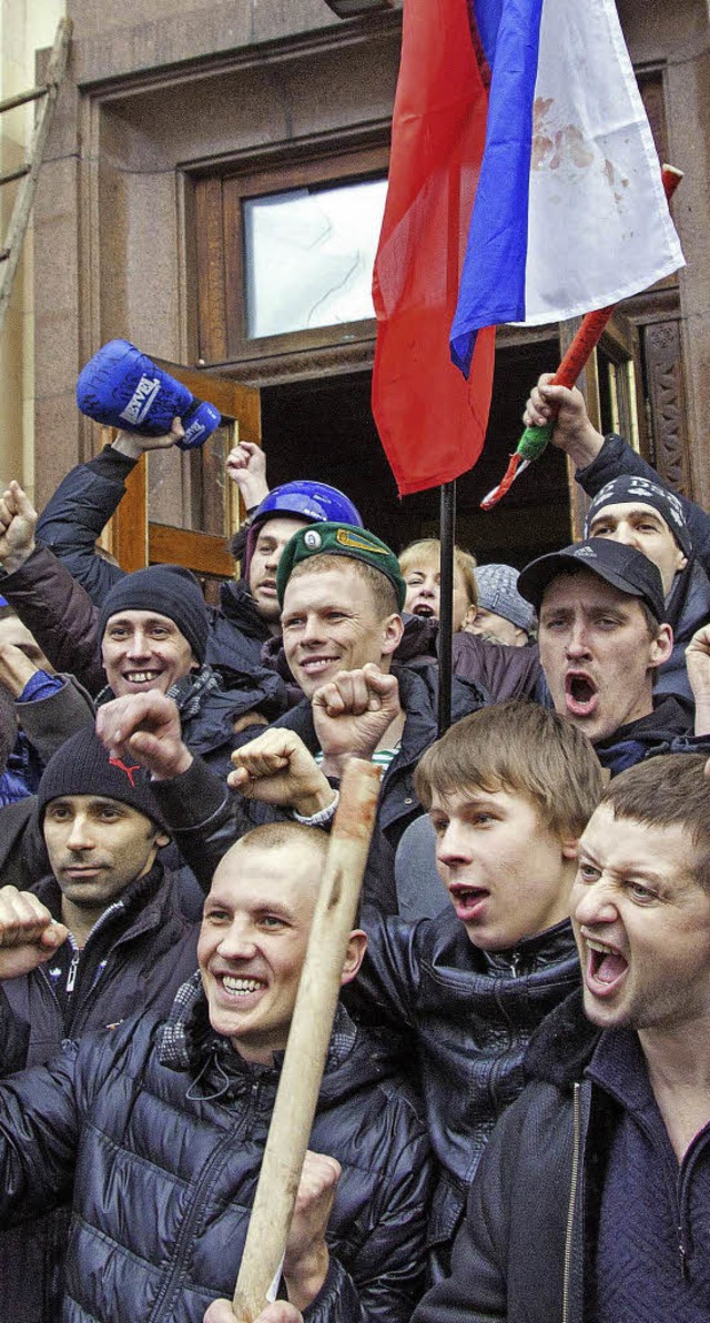 Pro-russische Demonstranten in Charkiw  | Foto: AFP