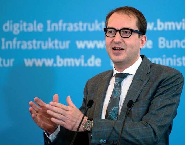 Bundesverkehrsminister Alexander Dobrindt (CSU)  | Foto: dpa
