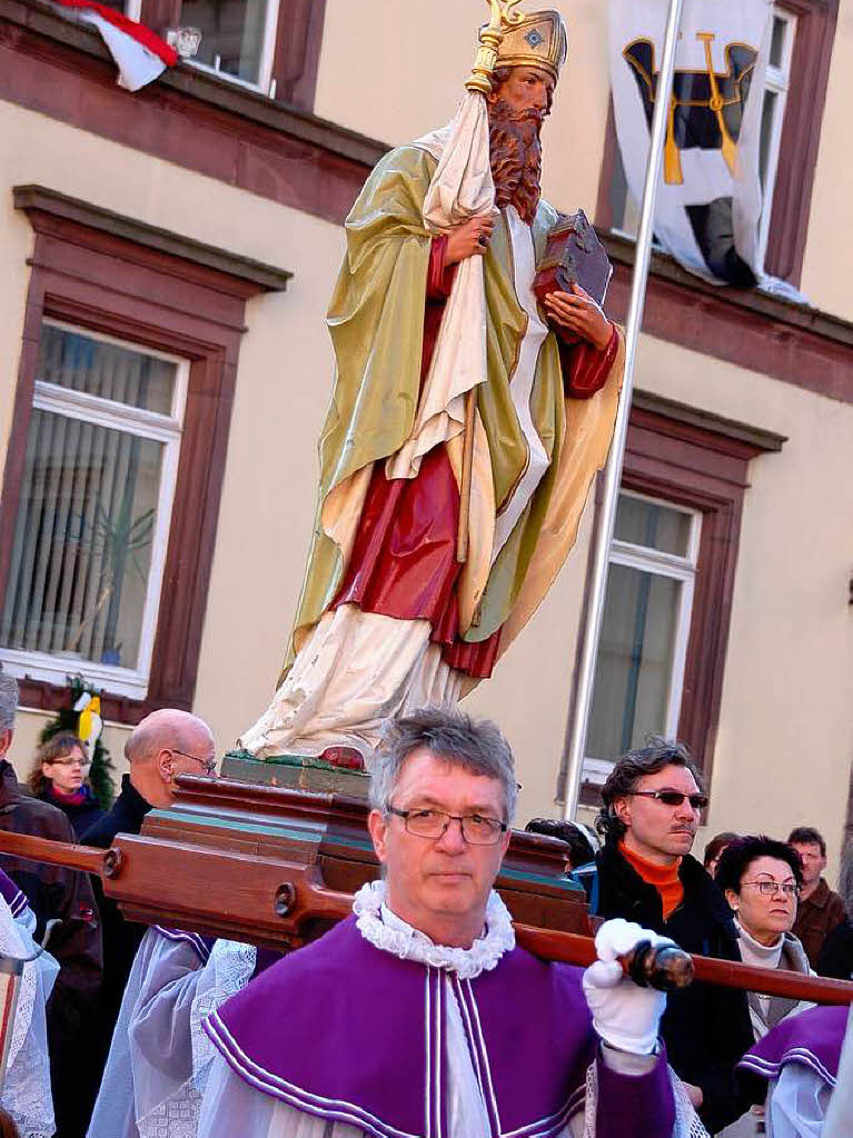 Hunderte sumten am Sonntag bei herrlichstem Frhlingswetter die Straen von Bad Sckingen zur Fridolinsprozession.