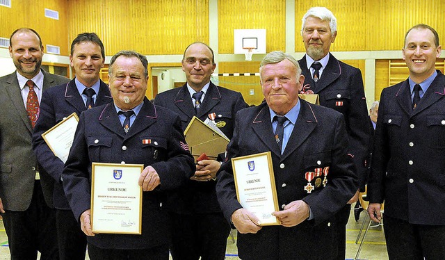 Ehrungen bei der Feuerwehr (von links)...ms und Gesamtkommandant Bernd Leppert   | Foto: Wolfgang Knstle