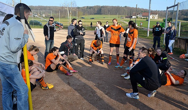 Kopf hoch, Mdels: Trainer Ralph Schmi...n den Hegauer SV wieder aufzurichten.   | Foto: MarKus MaIER