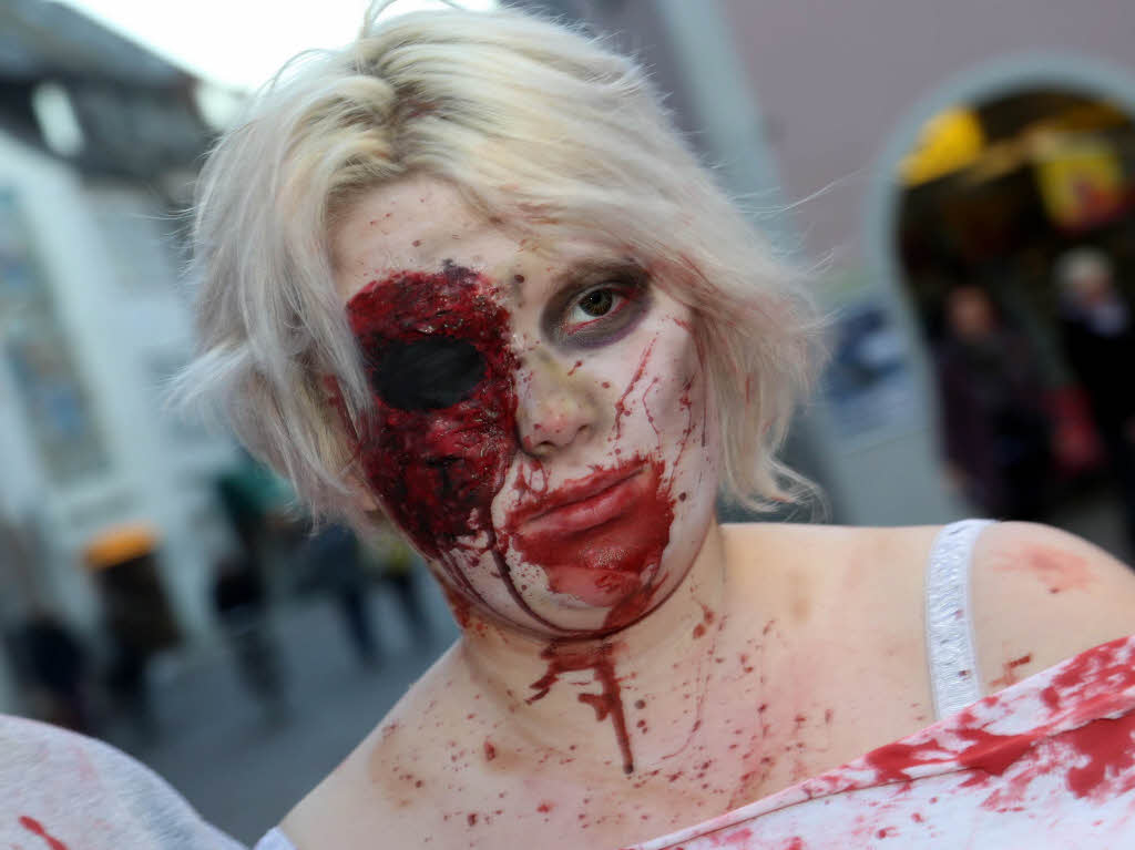 Zombies und Untote gruseln sich durch Freiburg. Zombies und Untote gruseln sich durch Freiburg.
